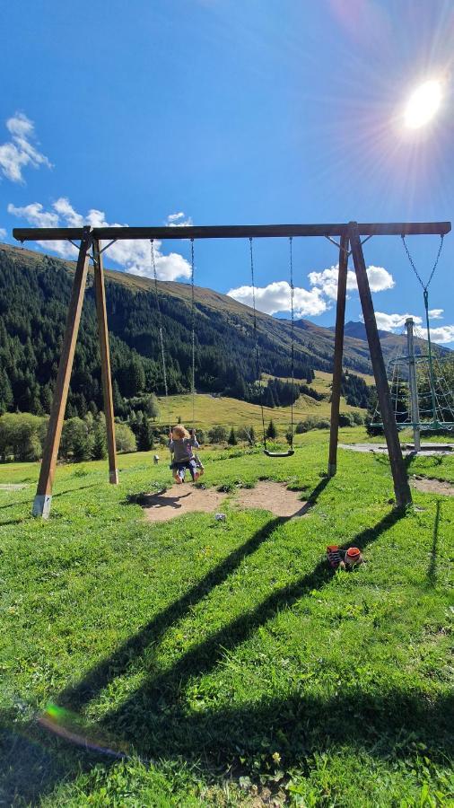 Yeti Lodge Sedrun Luaran gambar